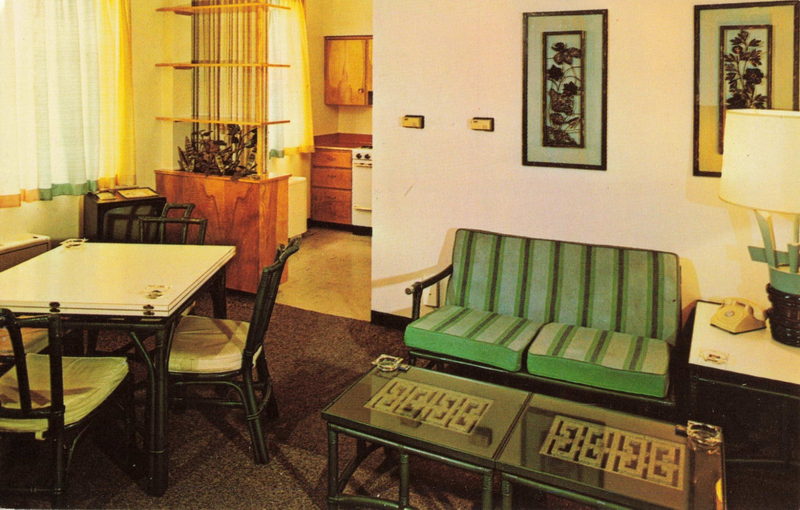 Riverside Motor Inn (Deluxe Inn, Riverside Manor) - Vintage Postcard